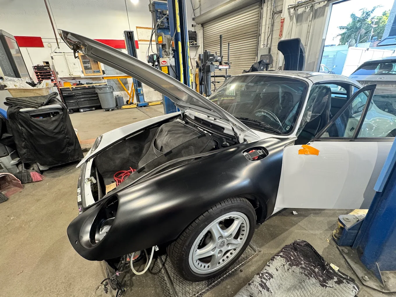 Eli's Collision Repair at Mid-Wilshire
